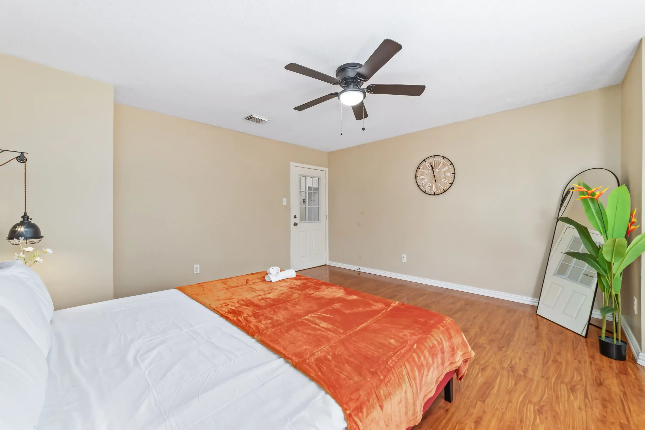 HayDay Farmhouse - Image 5