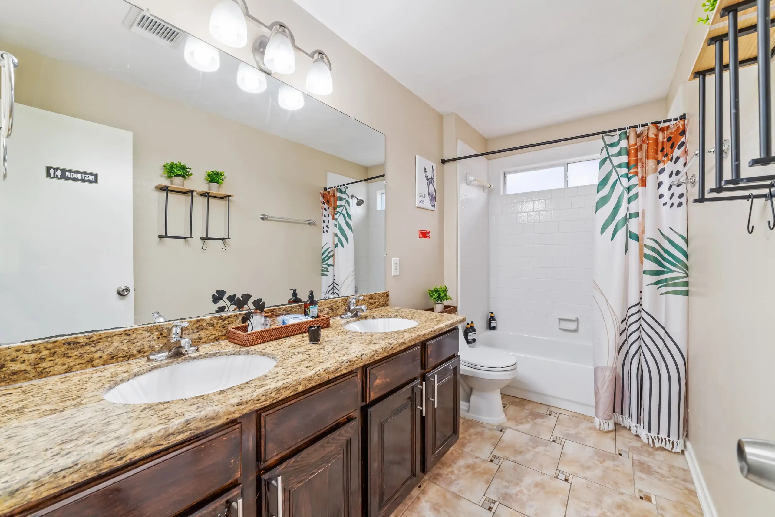 HayDay Farmhouse - Image 6