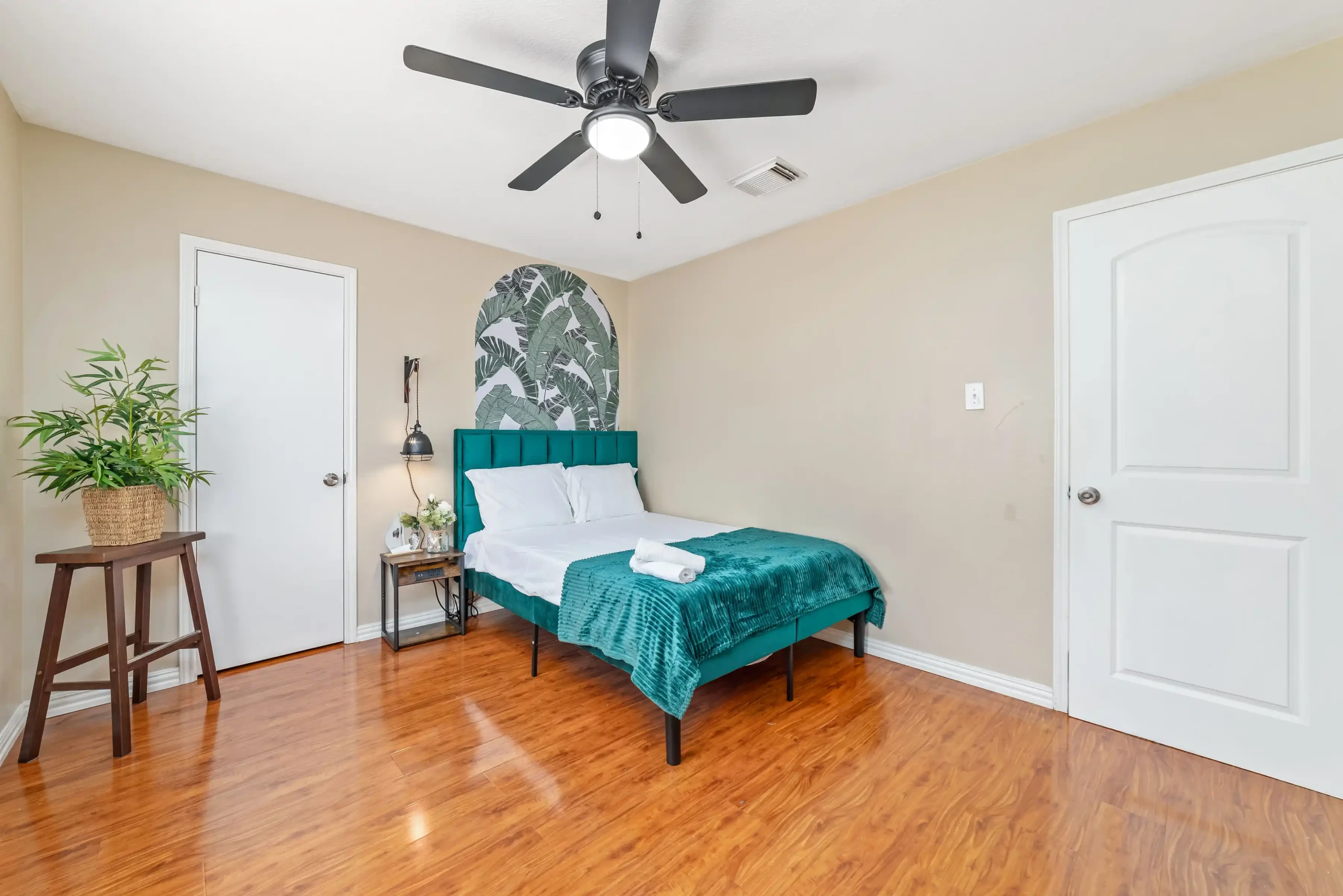 HayDay Farmhouse - Image 8