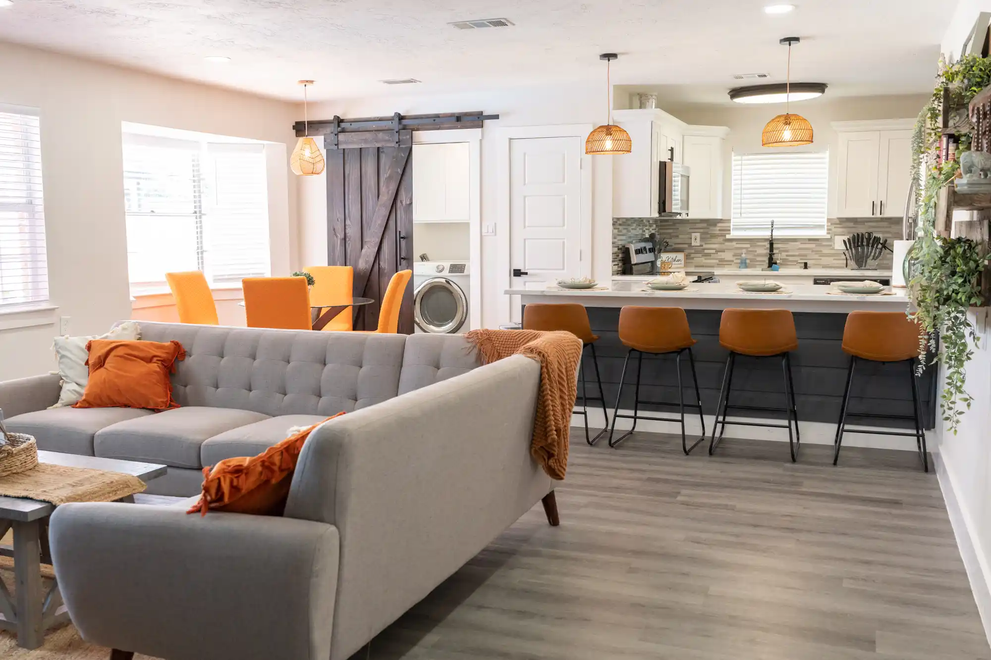 Houston Oasis - Image 2