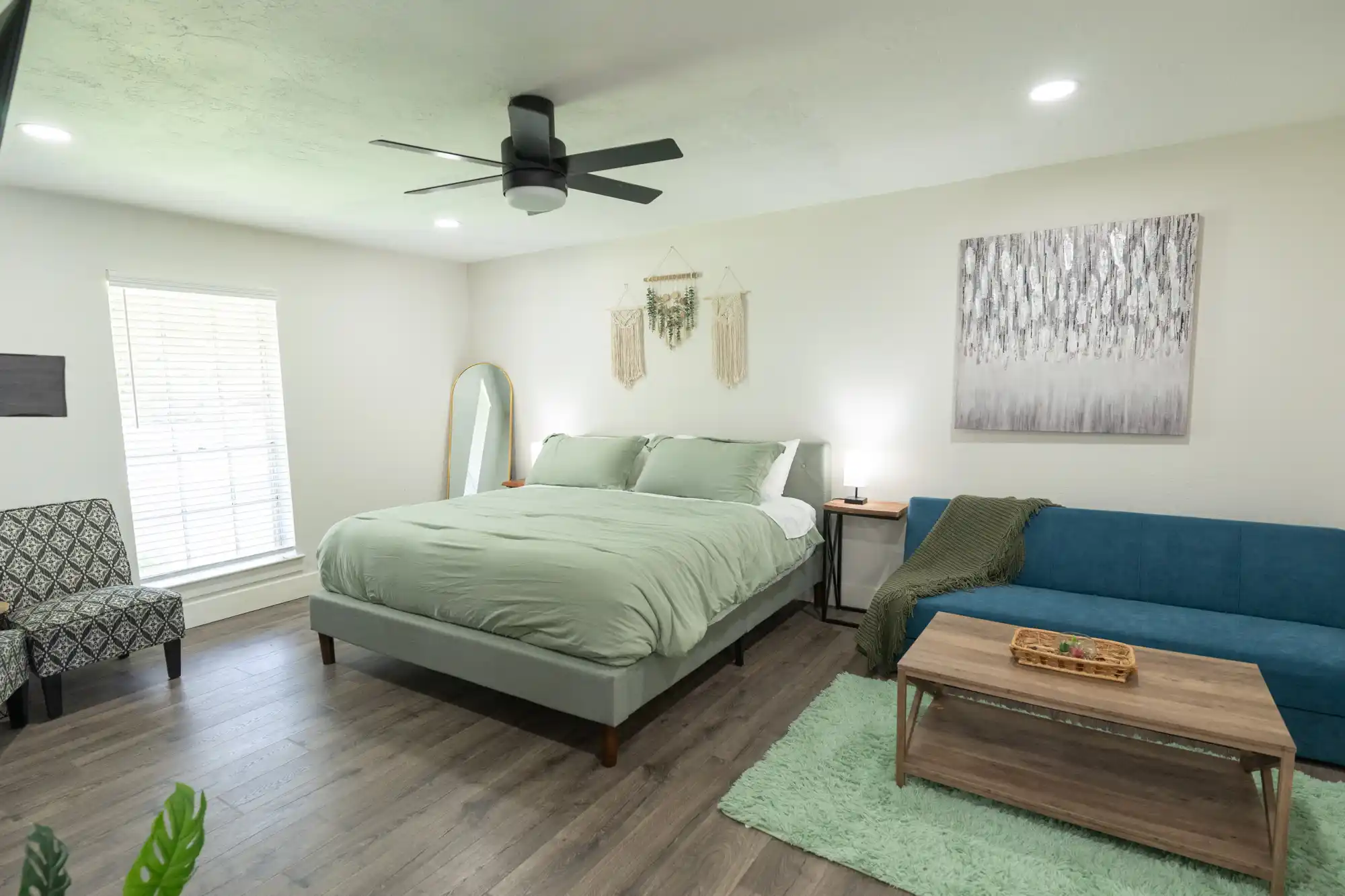 Houston Oasis - Image 4