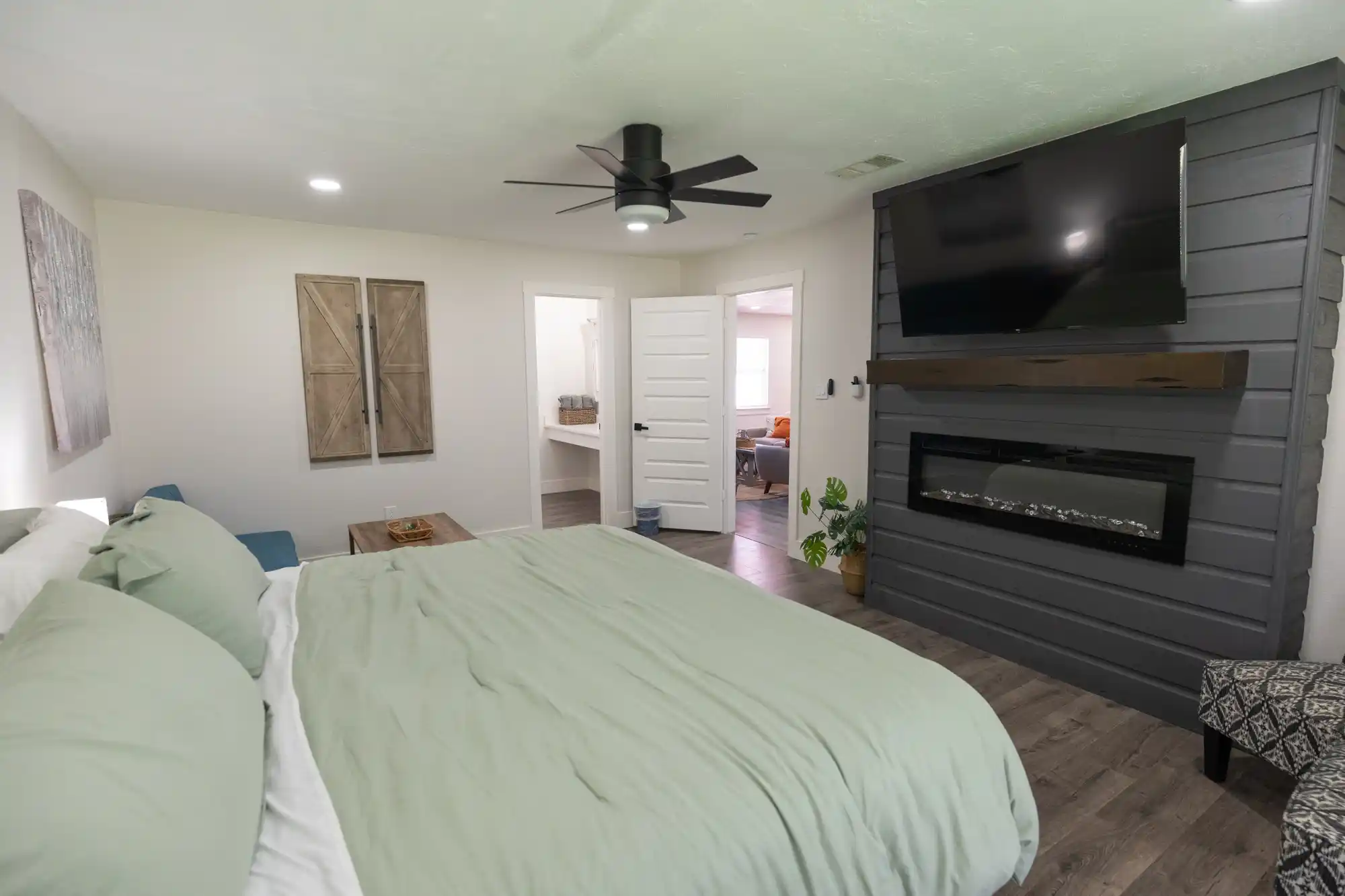 Houston Oasis - Image 5