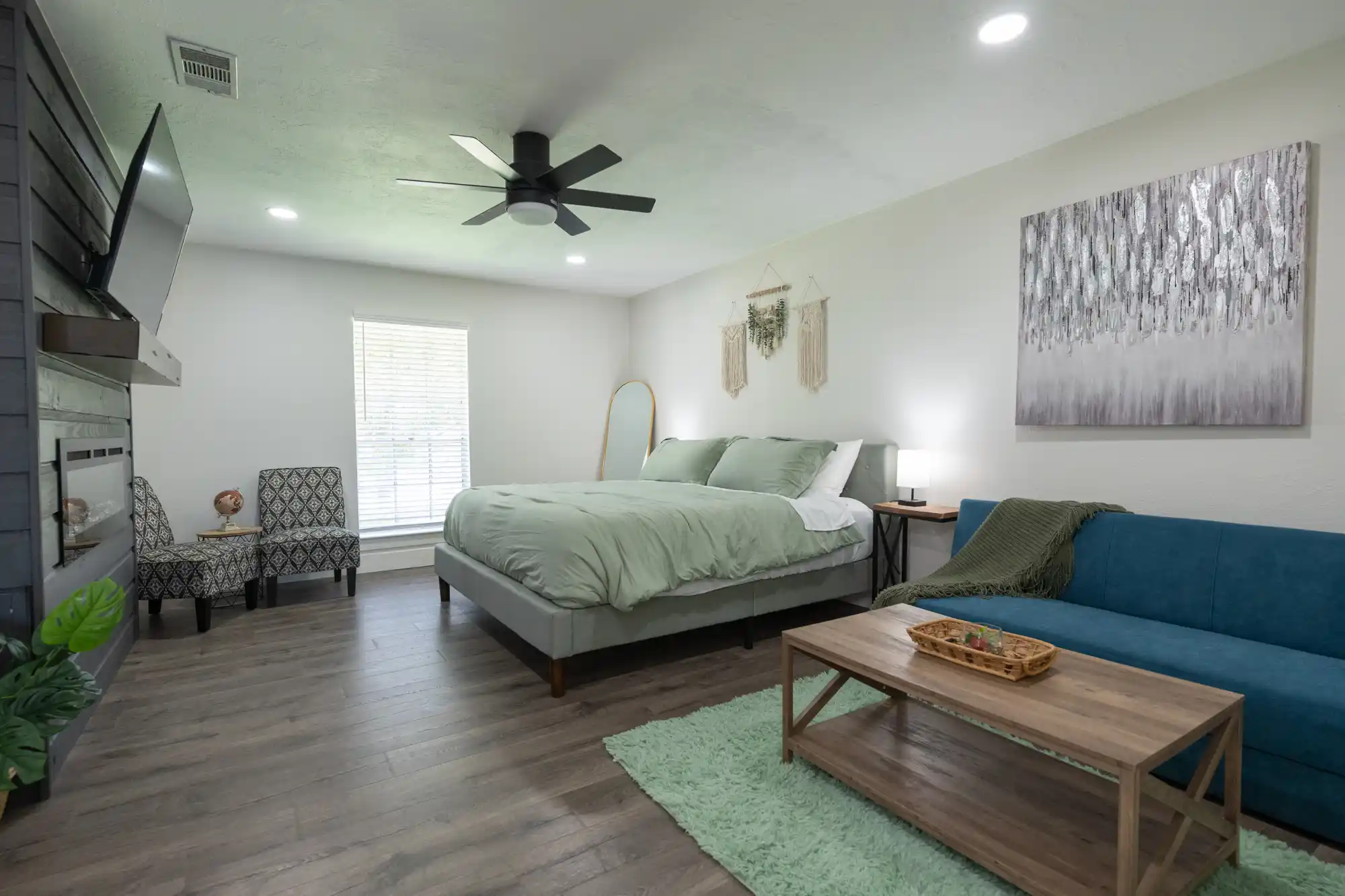 Houston Oasis - Image 6