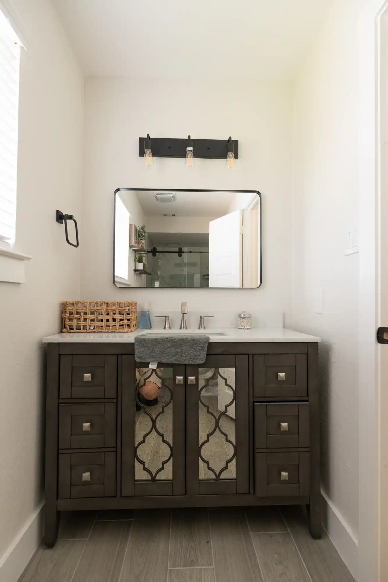 Houston Oasis - Image 7