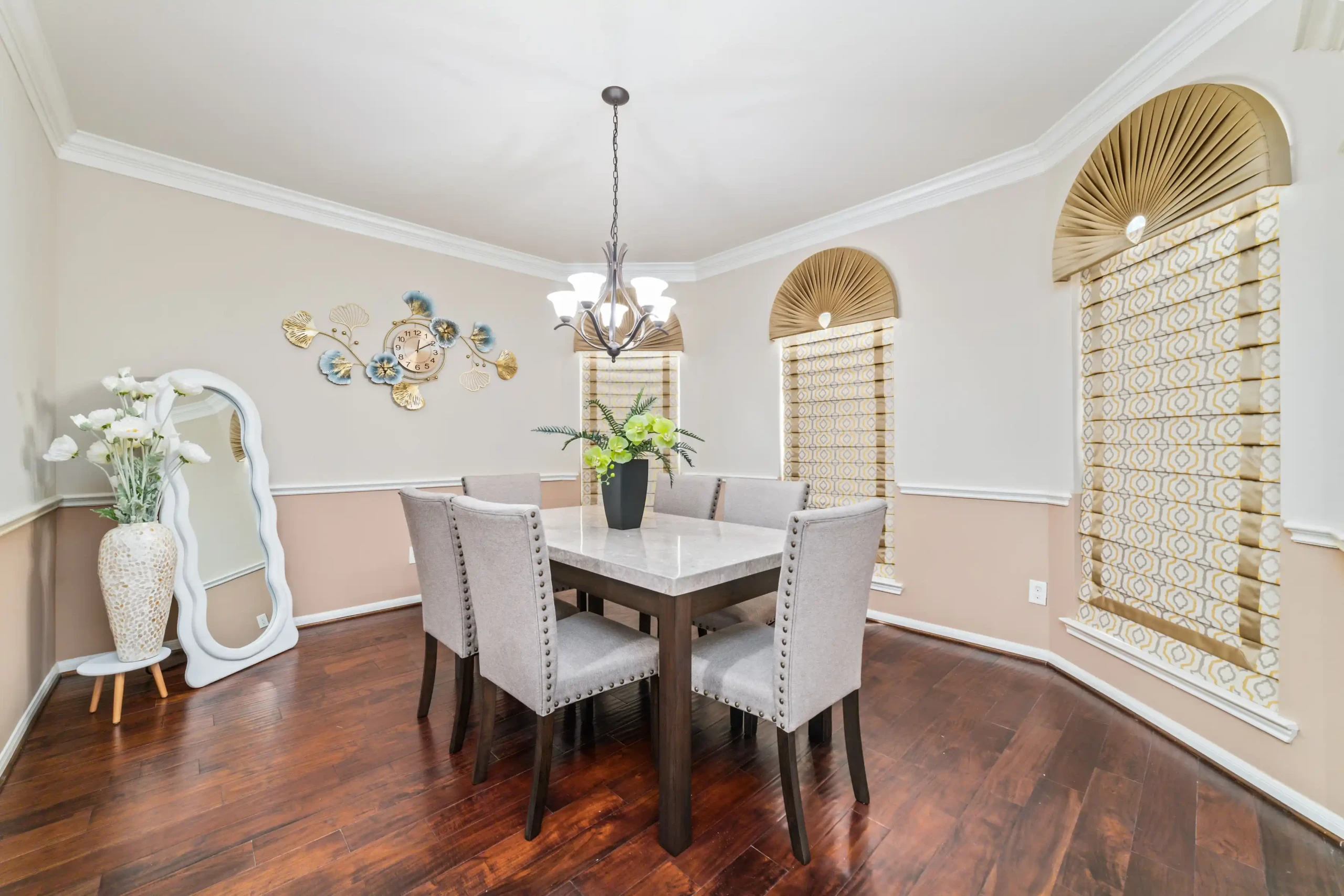 Lavish Home - Image 3