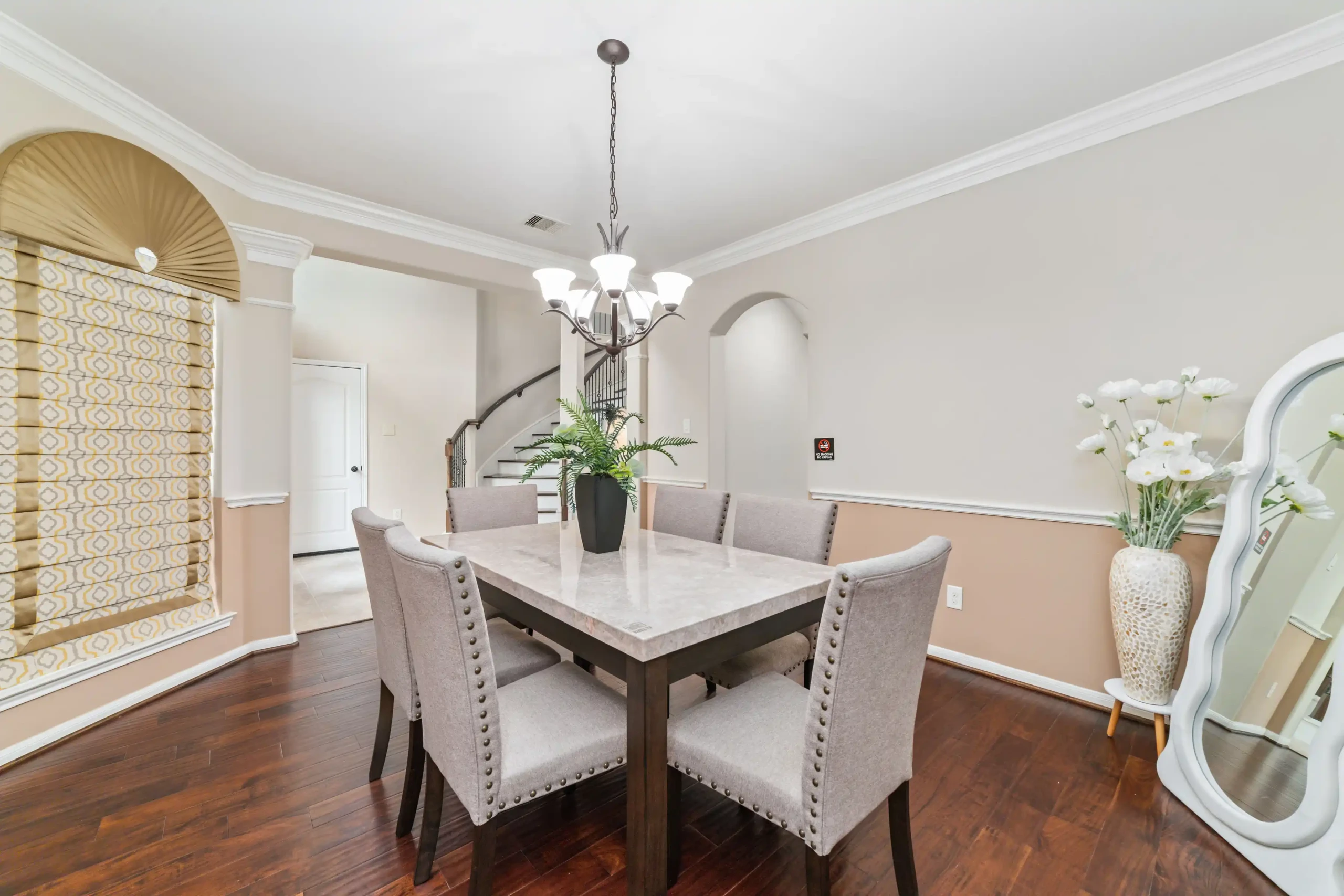 Lavish Home - Image 4