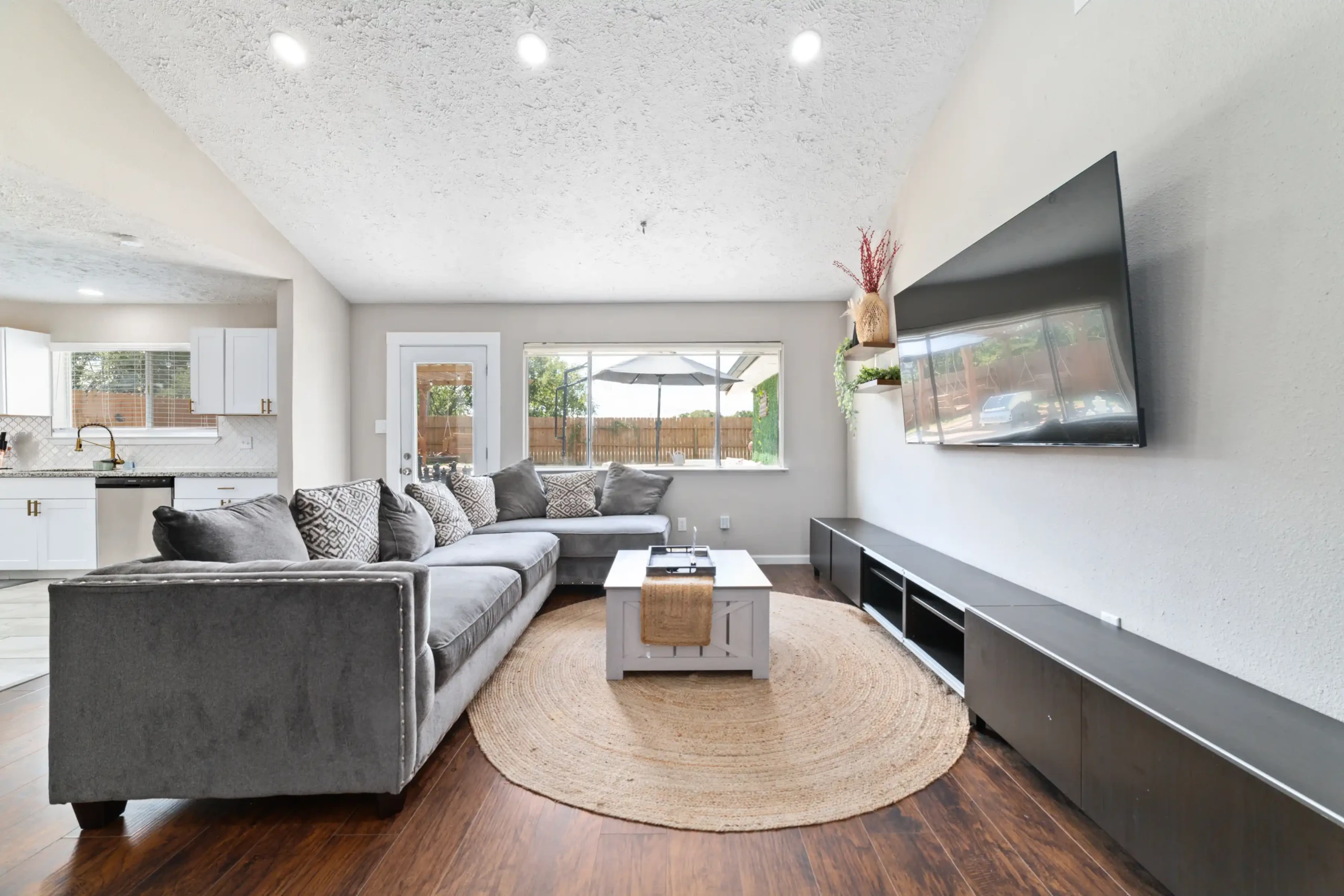 Luxurious Hideaway - Image 7