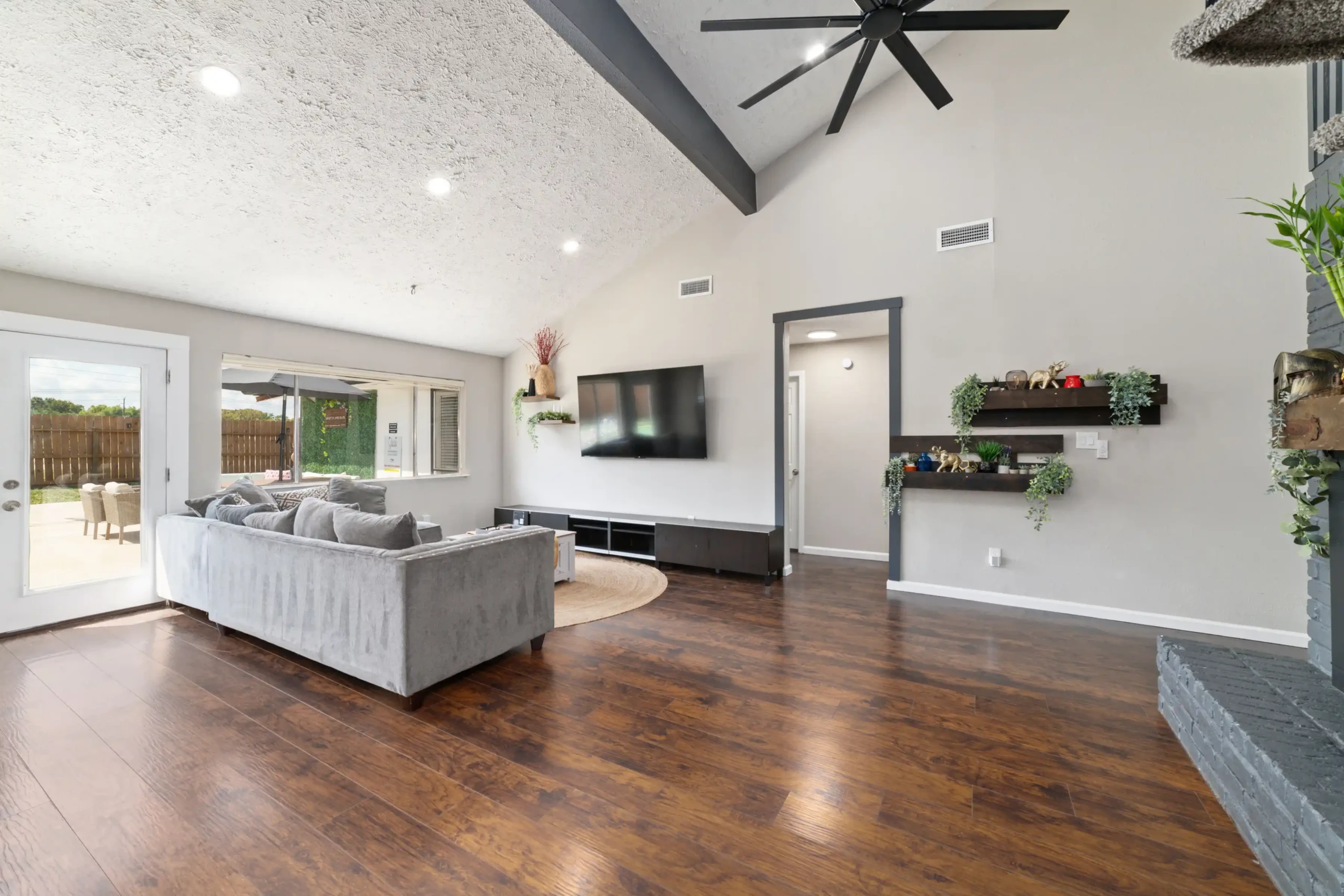 Luxurious Hideaway - Image 8