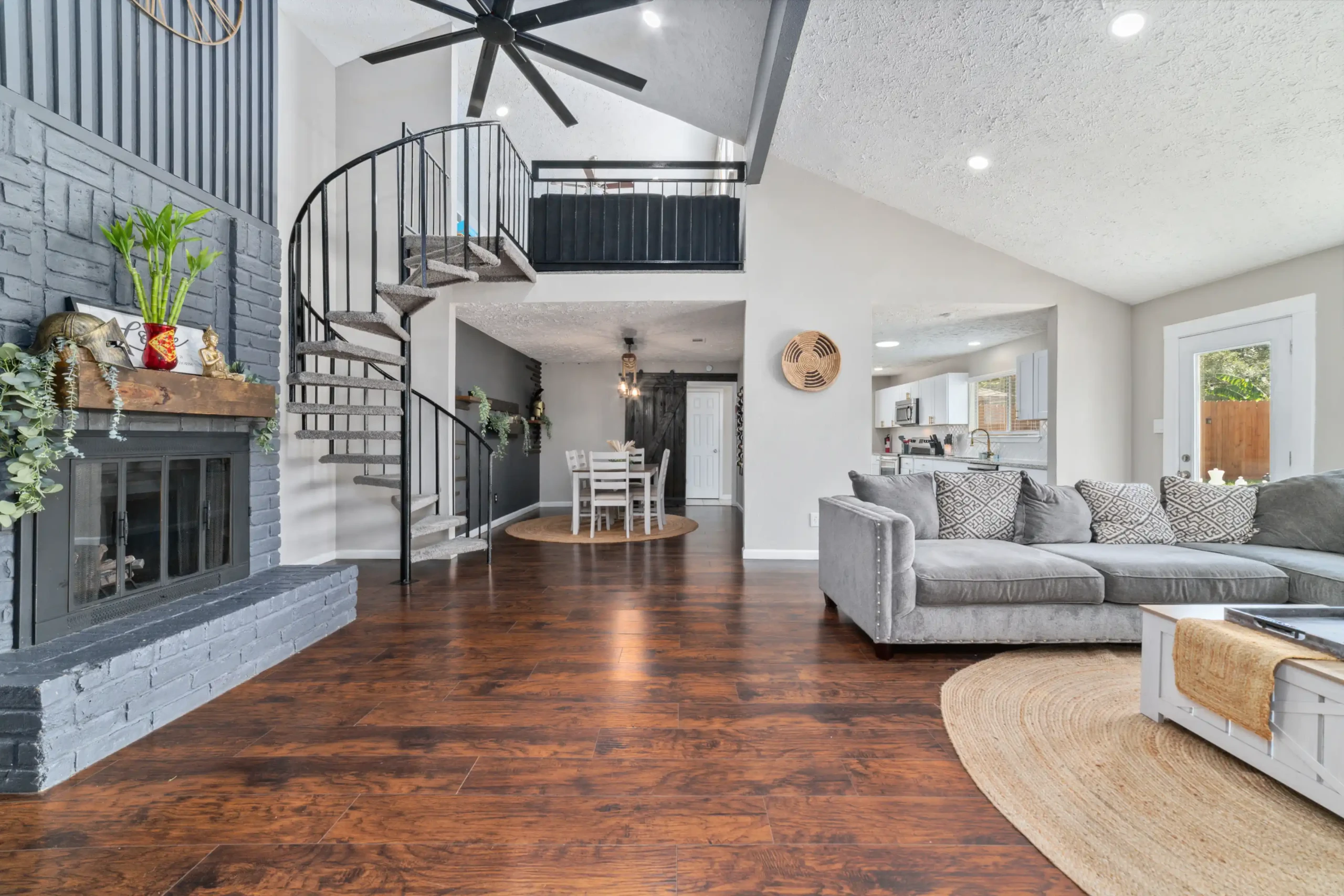 Luxurious Hideaway - Image 10